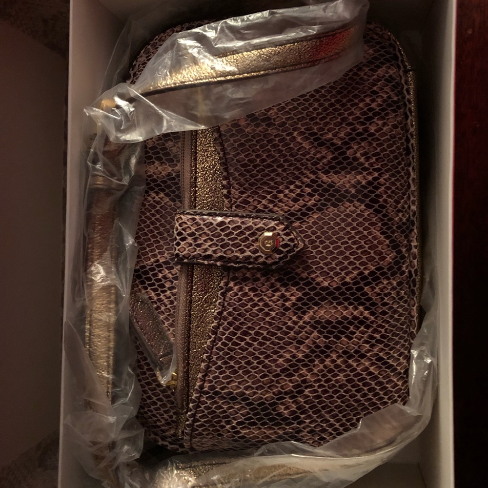 GILI Leather Crossbody Bag With Removable Pouch